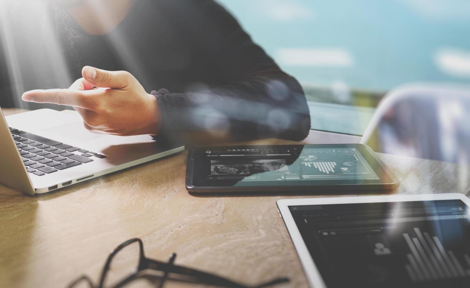 Auditoría de indexación y estrategias de canonicalización avanzada